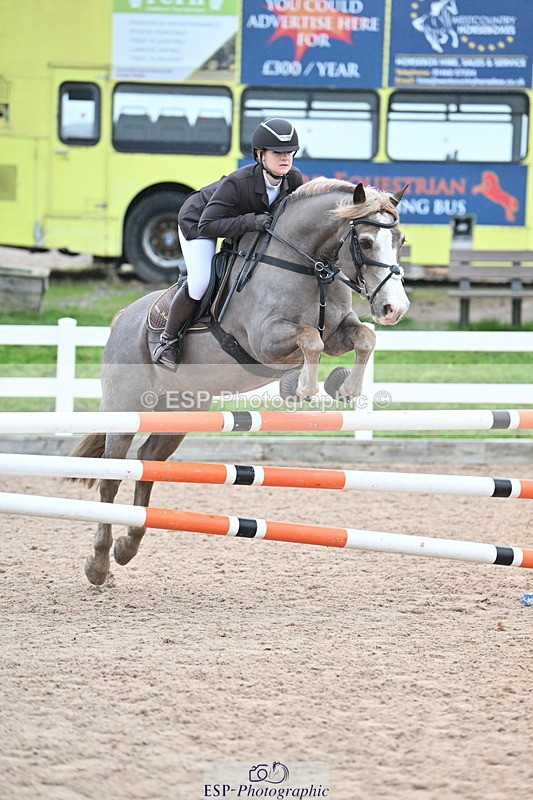 231119A-120940-05593 - Sun Cls 5 Newcomers & 1m Open