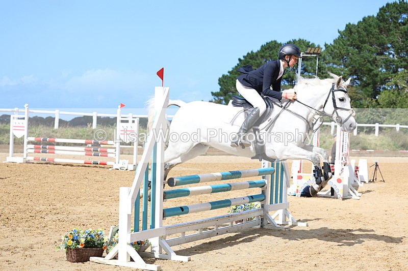 3E7A9187 - Class 9: Senior British Novice/90cm open