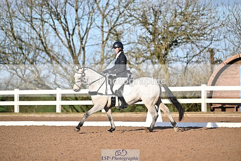 241214-103959-01192 - 146-CHLOE.DUNN-Towerhill.Shamie