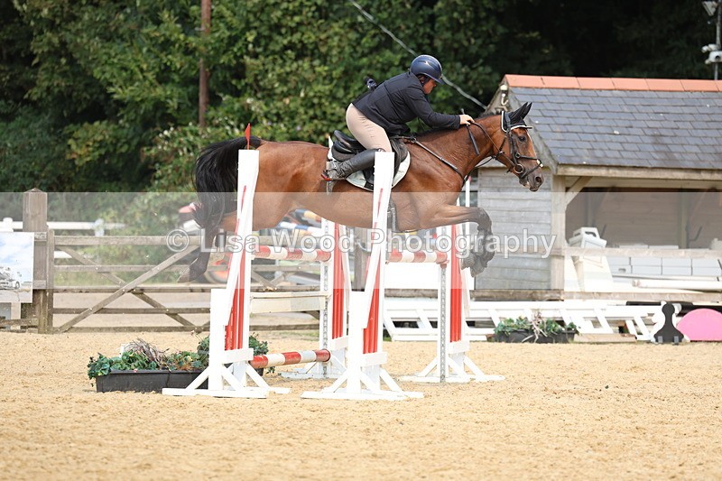 3E7A2557 - Class 8: Senior Newcomers/1.10m open