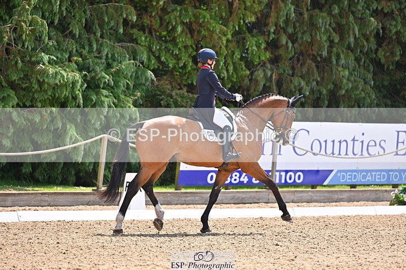 250523A-122526-06535 - D-468-Laura.Collett-LONDON.52