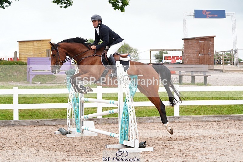 250524-113730-06413 - Cls 21 A&B Snr Disco & 1.00m Open