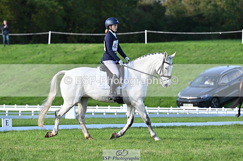 251024A-103257-08072 - F-456-Sophie.Hilliard