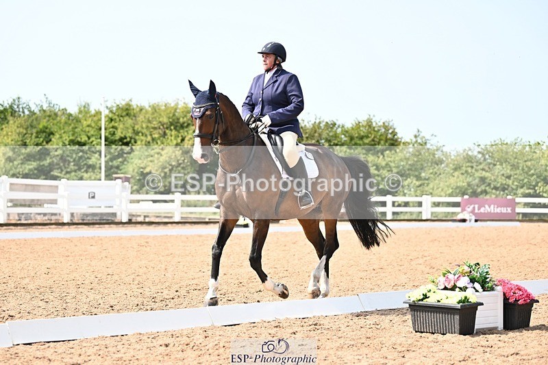 250815-111909-00582 - 031-Nicola.SealRebel.Heart