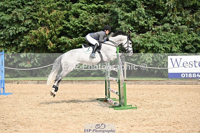 240818-150931-05107 - Cls 12A Snr Foxhunter & 1.20m Open