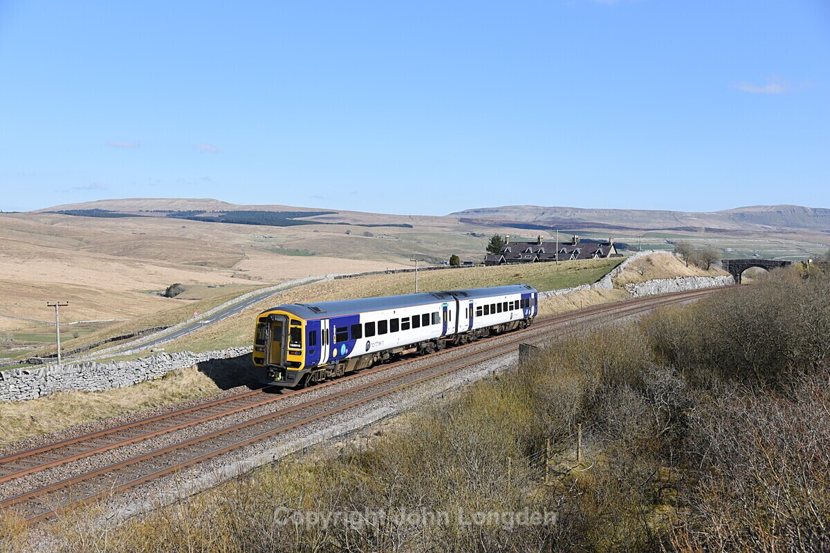 JL - 8.4.20 158910 14:50 Carlisle - Leeds, Salt Lake Reserve - Salt Lake Cottages