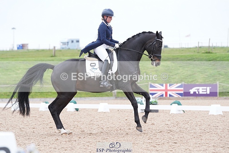 250403-161202-03261 - 003-Abbie.Newbury-Seagry.Firstamour