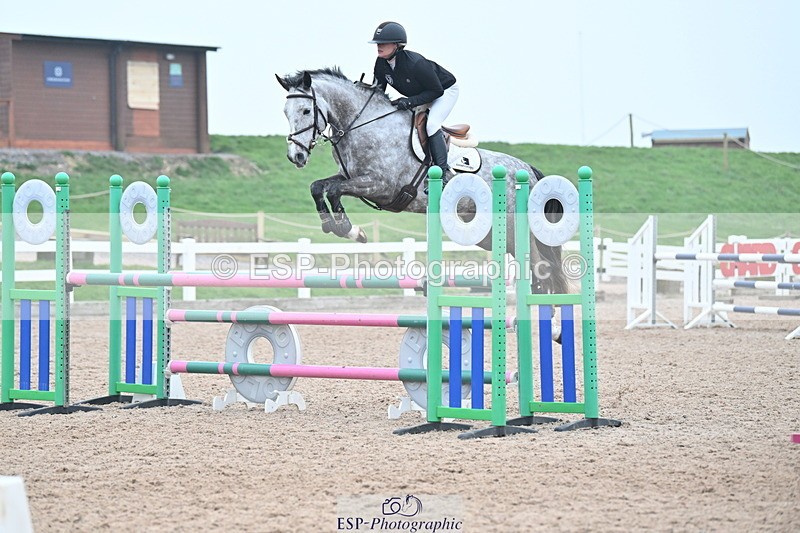 240113A-131108-02133 - Cls 12 Newcomers and 1.10m Open