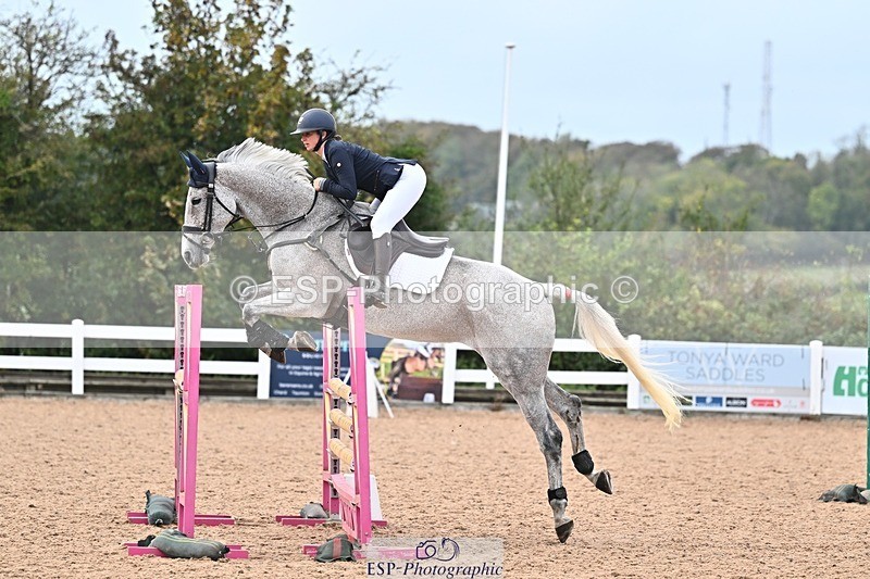261014-124749-00488 - Cls  05 Snr Newcomers & 1.10m Open