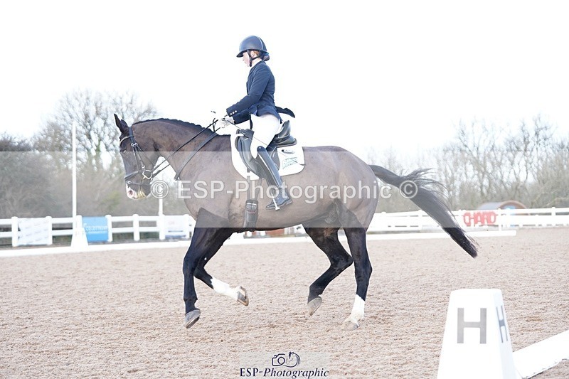 241214-125544-00537 - 144-Natasha.Rumble-Week.Orchard.Leo