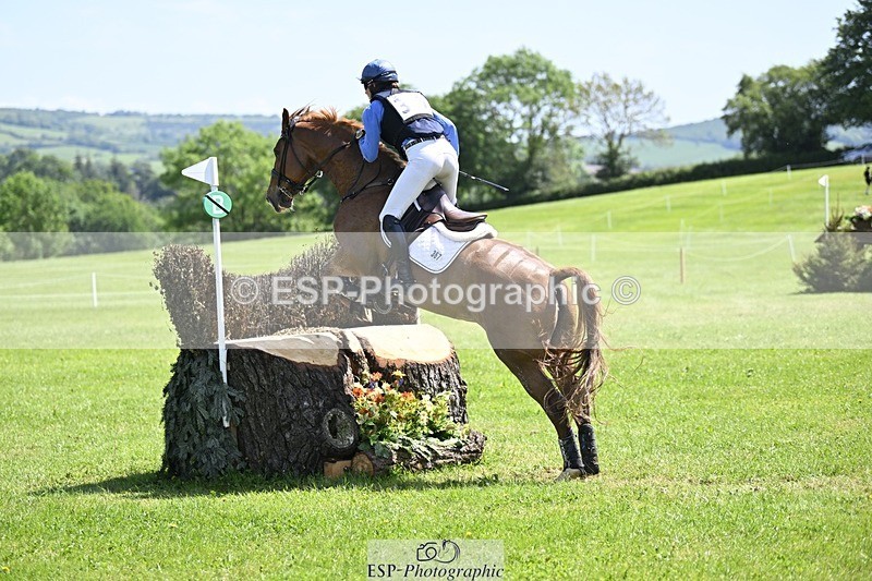 240525-120525-13157 - 367-CROSSTOWN_FINTANS_LAST-Catherine_Burrell