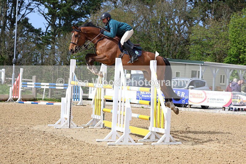 3E7A2420 - Class 9: Senior 1.30m open