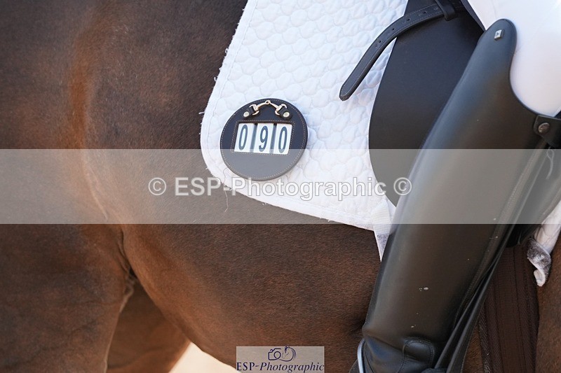 250817-094322-07227 - 090-Sarah.GoddardSaris.Fingers.Crossed