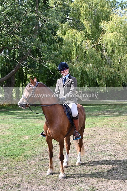 WJ6_3198 - Berks & Bucks - The Old farmhouse - Hound Exercise 20-08-25