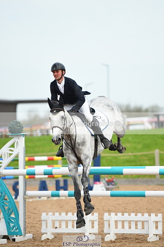 230504A-102112-00592 - Cls 8 Snr Foxhunter