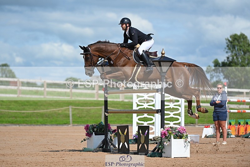 230721A-161135-07663 - Cls 10, 2 Star Big 1.45m Start to break