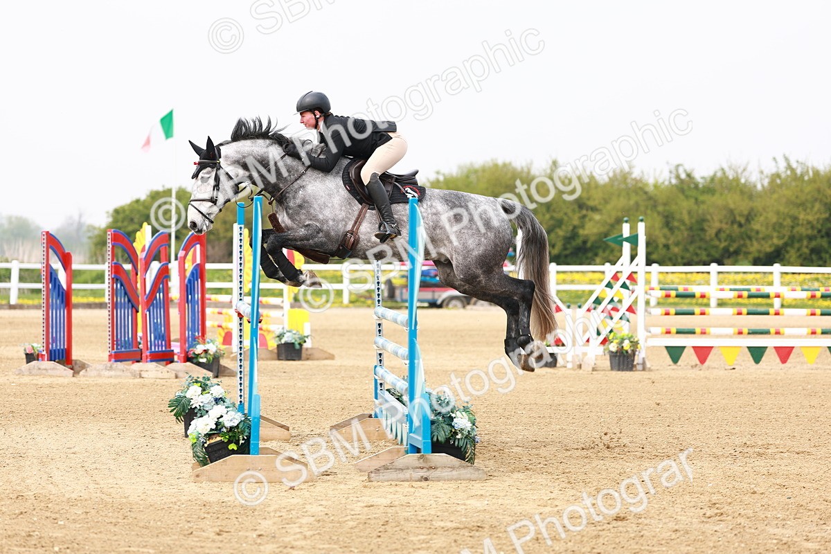  - Class 19 - Senior Foxhunter - 1.20m