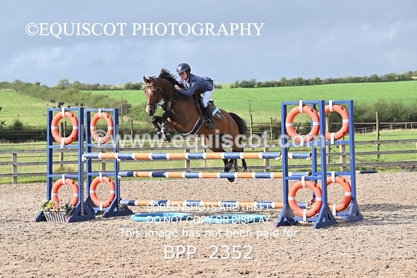 BPP_2352 - CLASS 5   FRI Senior Foxhunter/ 1.20m Open