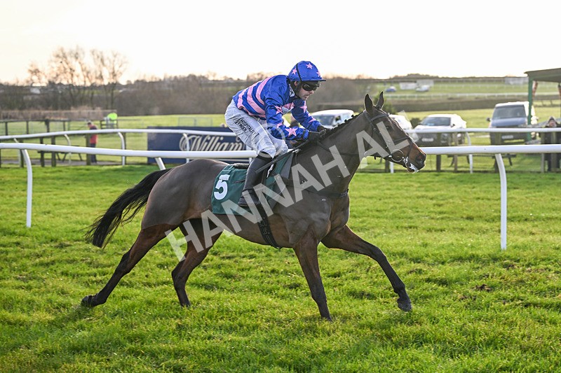 161225-Race 4-Noonetellsmenothin-8496 - Race 4