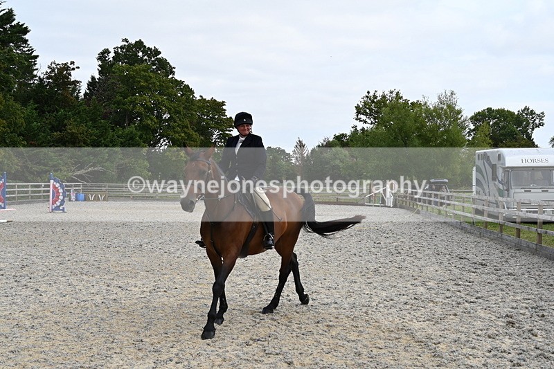 WJ6_3032 - Berks & Bucks - The Old farmhouse - Hound Exercise 20-08-25