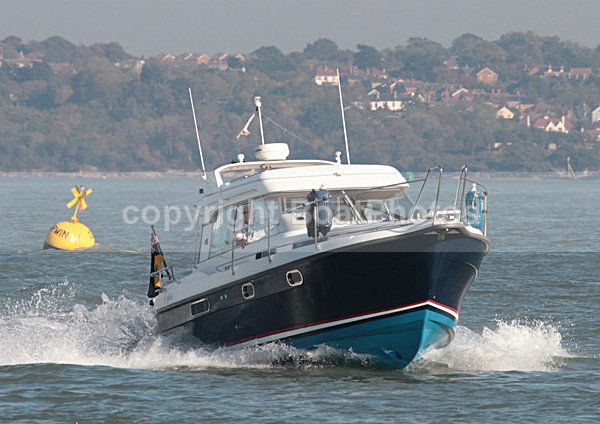 110929 DOLPHIN IMG_9289 - Motorboats - Hardtop