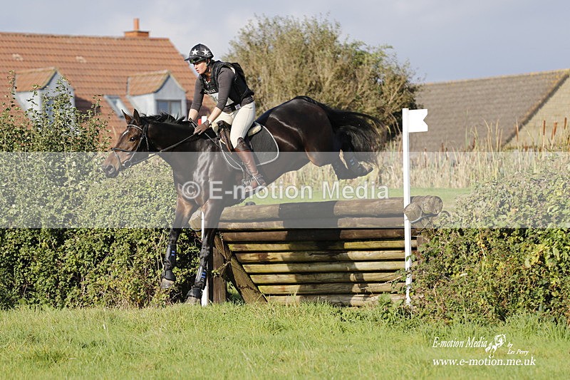  WWHT 171021 4007 - Open (1.00m)  17/10/21