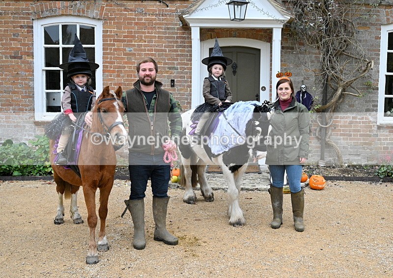 WJ7_7005 - Berks & Bucks - Children's Meet - The Old Farmhouse – Steventon.