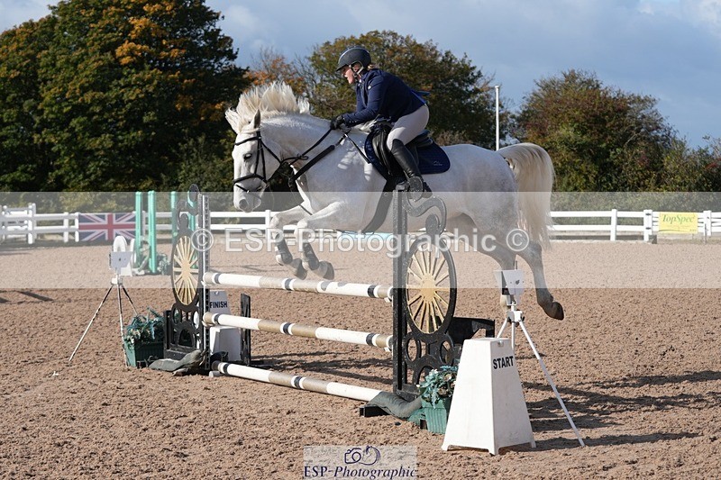 251005-103948-02602 - Cls 22 British Novice and 90cm