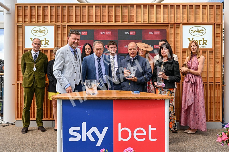 210826-Race 1-Blue Courvoisier-8883 - Race 1 13.50pm Sky Bet Mile Handicap