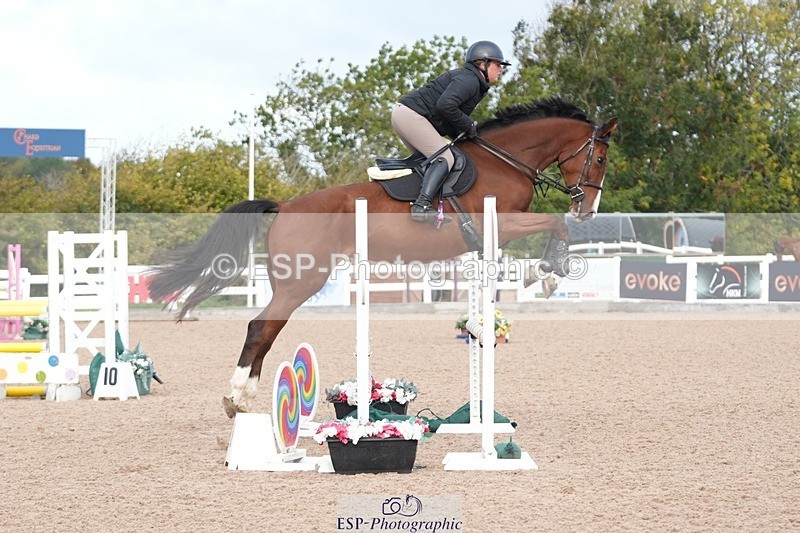 251005-095957-02428 - Cls 22 British Novice and 90cm