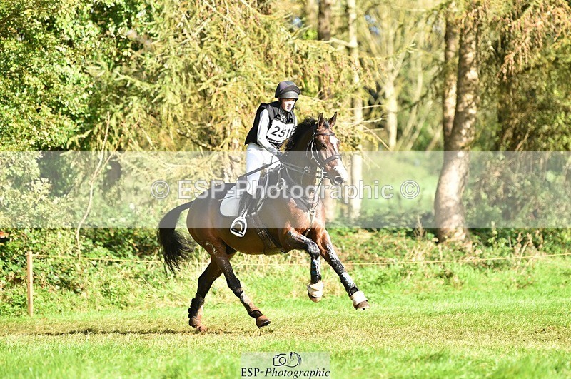 231022-112644-26049 - 251-JE.SUIS.MARVELOUS.WB-Emma.Collins-XC