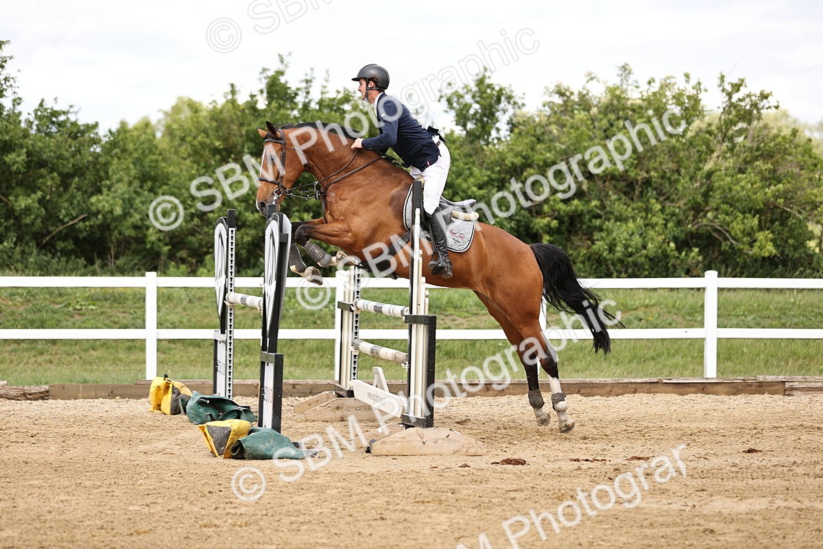 SBM_003443 - Class 11 - Senior Newcomers - 1.10m