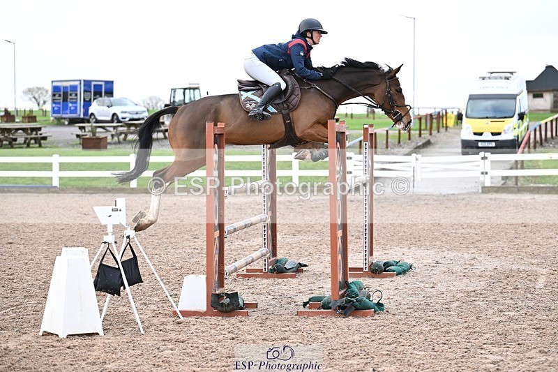 251206-132804-01105 - Cls 13 Snr Foxhunter and 1.20m