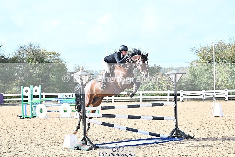 261014-130836-00578 - Cls  05 Snr Newcomers & 1.10m Open