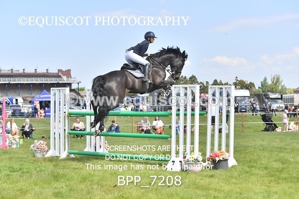 BPP_7208 - CLASS 3 Andrew Hamilton Coach, RHS Foxhunter Championship Qualifier