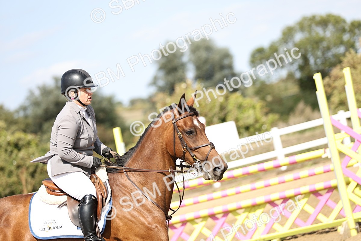SBM_005108 - Class 6 = Senior Newcomers - 1.10m Open