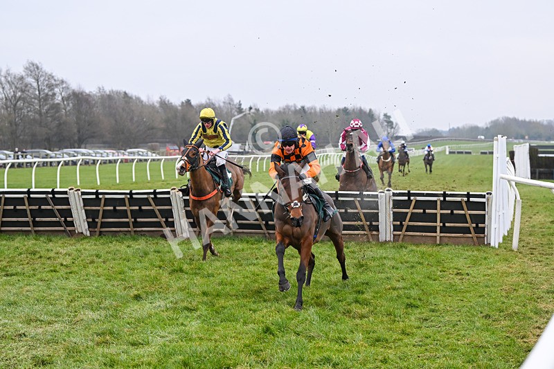 310125-Race 3-Turn And Finish-5471 - Race 3