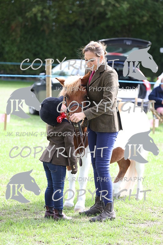 APP_2921 - Class 10a/b M&M in hand