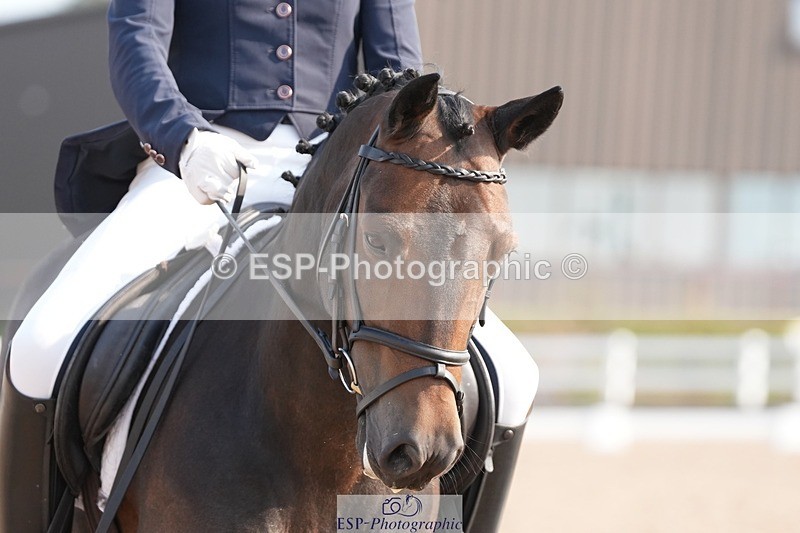 250817-094321-07226 - 090-Sarah.GoddardSaris.Fingers.Crossed