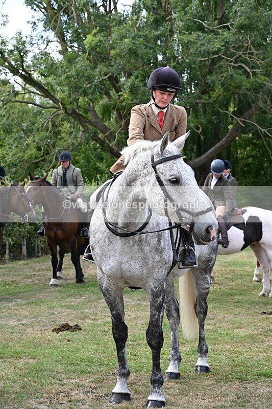 WJ6_3867 - Berks & Bucks - The Old farmhouse - Hound Exercise 20-08-25