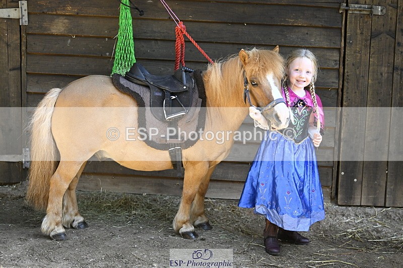 240728B-093344-00064 - Sunday Stable Shots and Fancy Dress