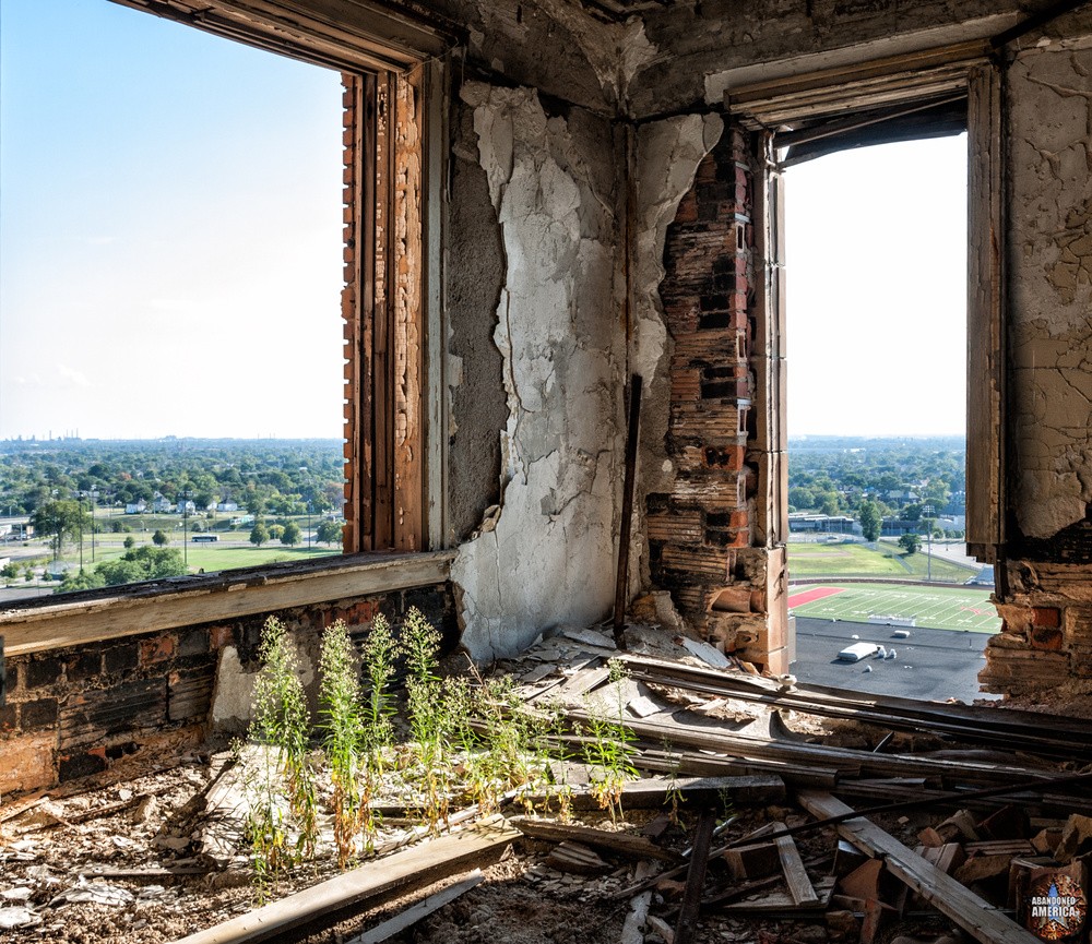 Lee Plaza Hotel (Detroit, MI) | Signs of Life - Lee Plaza Hotel