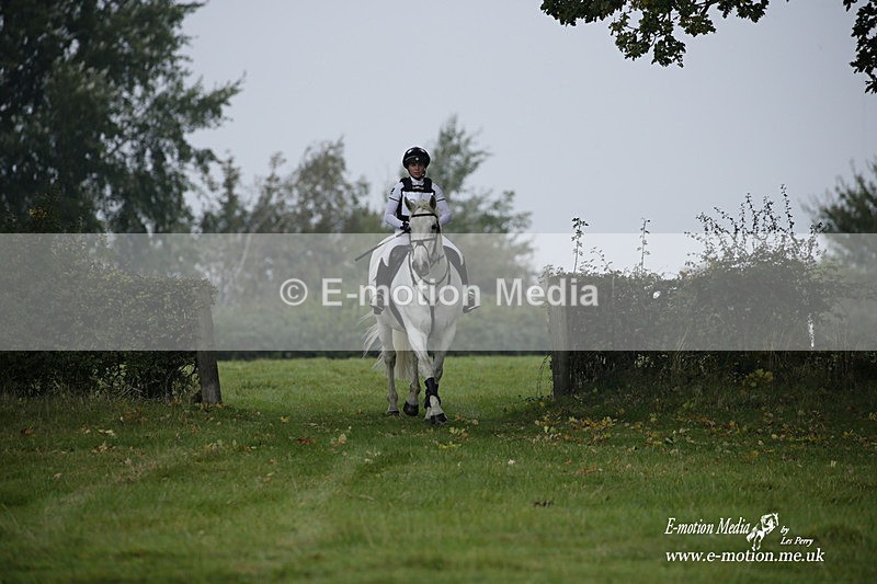 WWHT 171021 0220 - Novice Restricted (0.80m)  17/10/21