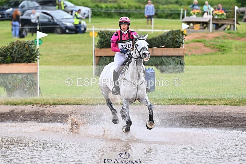 250524A-122310-10183 - B-320-Emma.Hyslop-Webb-CHICAGO.CHARLIE