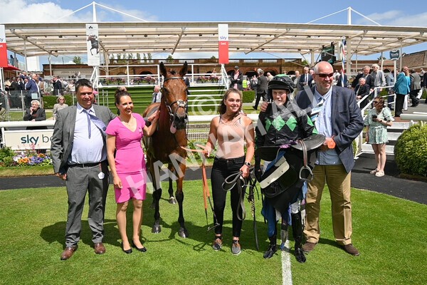 yr10062022r1-34 - Race 1 2.00pm Constant Security Gentlemen Amateur Riders Stakes