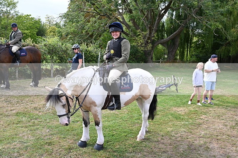 WJ6_3423 - Berks & Bucks - The Old farmhouse - Hound Exercise 20-08-25
