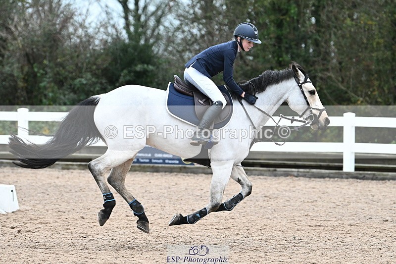 231118A-140902-03298 - Cls 9 Foxhunter & 1.10m Open