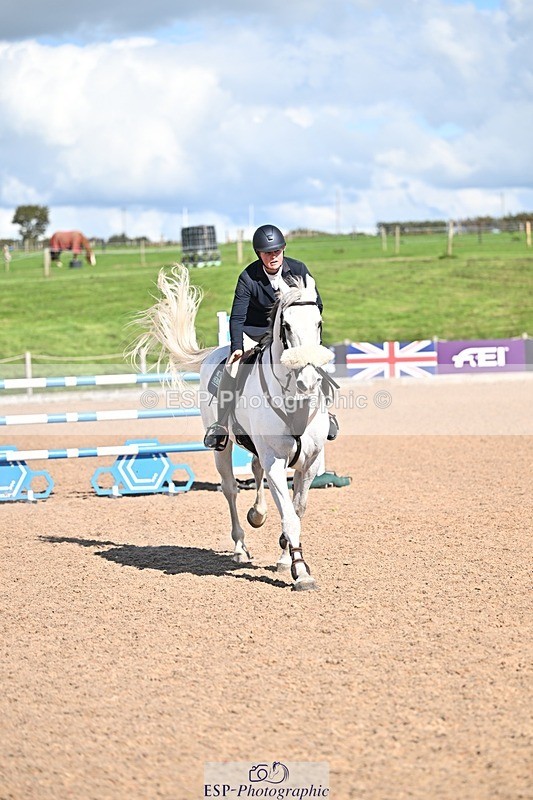250924-141135-00548 - Cls 6 Foxhunter and 1.20m Open