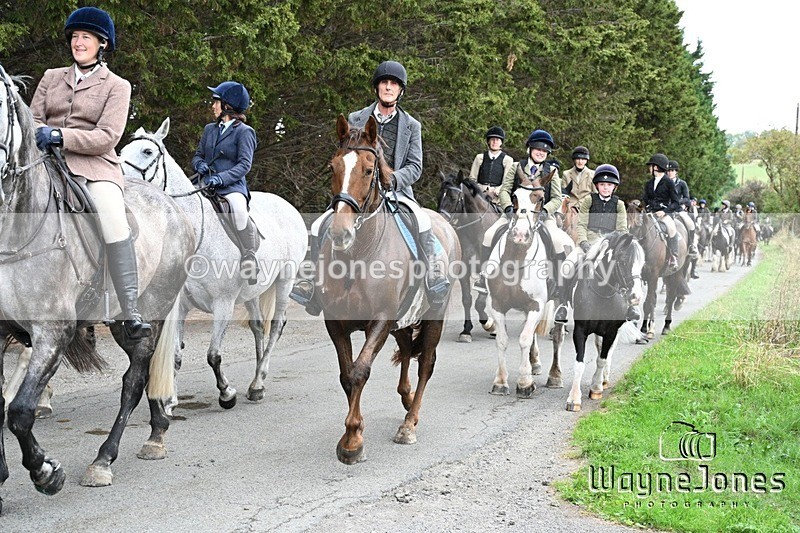 WJ7_1271 - Berks & Bucks Hound Exercise Blewbury 13-09-26