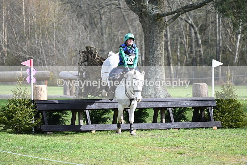 WJ7_0024 - Time 10:13 to 10:38 Times at the Fence
